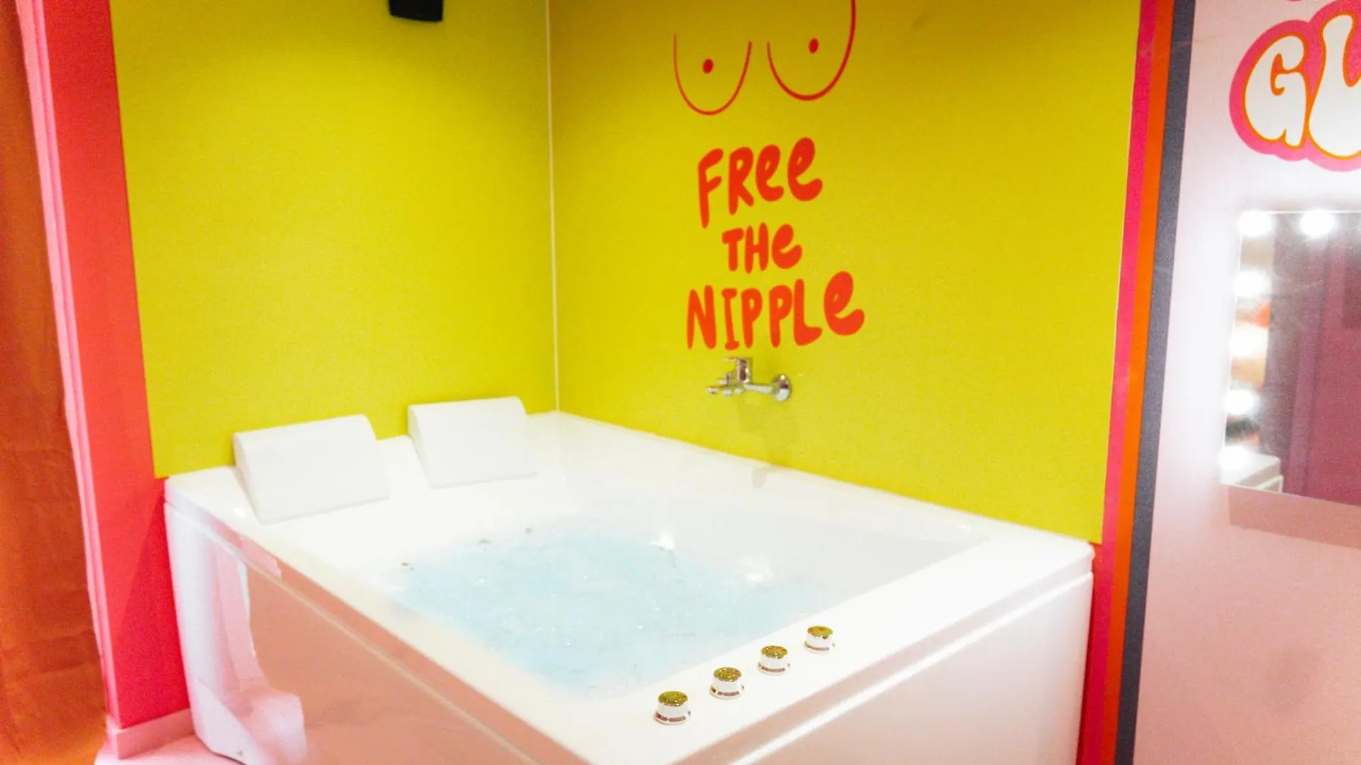 Capsule Girl Power Spa - Balneo - Sauna - Karaoke - Billard - 2 Chambres シャルルロワ 0*,
